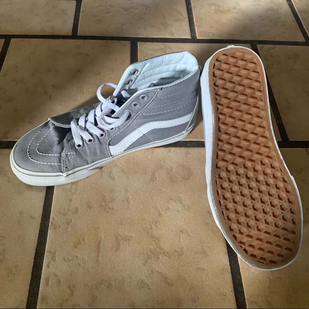 ❤️❤️ Women size 6 Vans EUC gray